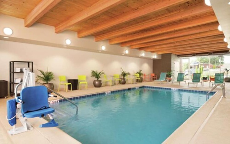 Imagen de la piscina del Hotel Home2 Suites By Hilton St. Louis/forest Park. Foto 20