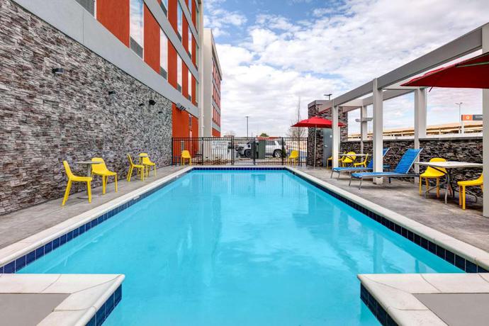 Imagen de la piscina del Hotel Home2 Suites By Hilton Tulsa Airport. Foto 20