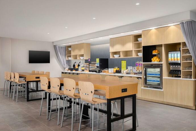 Imagen del bar/restaurante del Hotel Home2 Suites By Hilton Virginia Beach Princess Anne. Foto 12