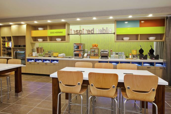 Imagen del bar/restaurante del Hotel Home2 Suites By Hilton West Bloomfield Detroit. Foto 3