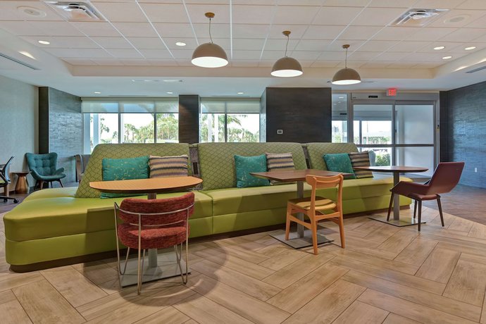 Imagen de los interiores del Hotel Home2 Suites By Hilton West Palm Beach Airport, Fl. Foto 16