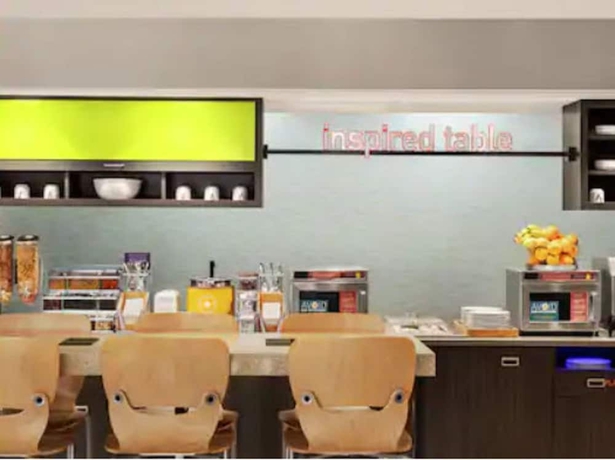 Imagen del bar/restaurante del Hotel Home2 Suites By Hilton Woodbridge Potomac Mills. Foto 3