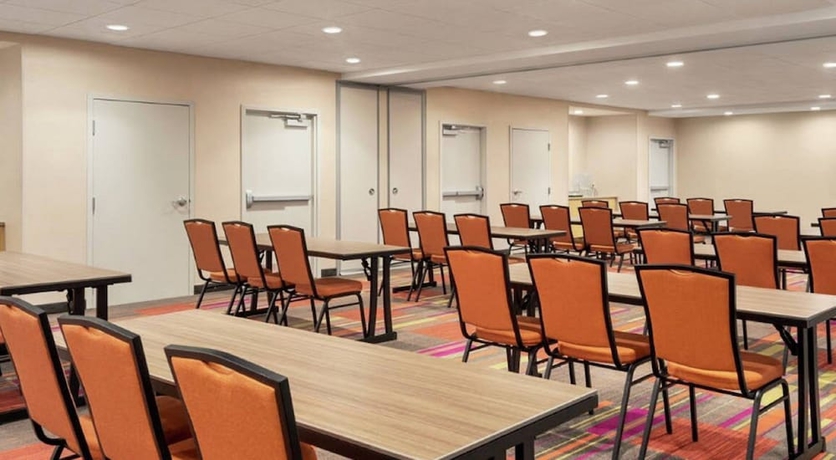 Imagen de los interiores del Hotel Home2 Suites By Hilton Woodbridge Potomac Mills. Foto 17