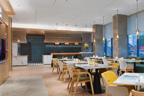Imagen del bar/restaurante del Hotel Home2 Suites By Hilton Wuhan Hankou Railway Station. Foto 10