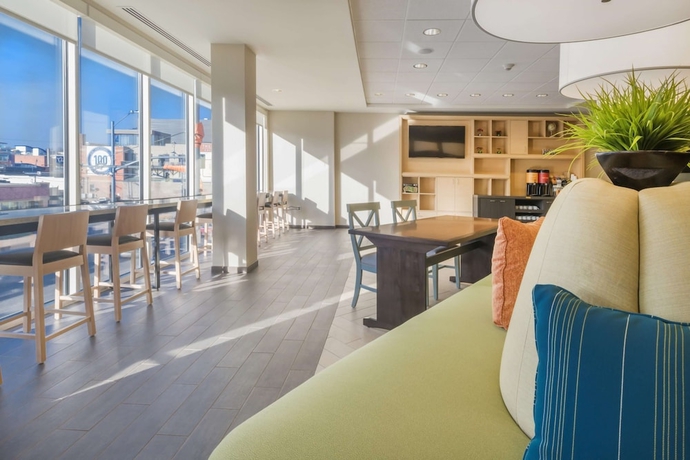 Imagen de los interiores del Hotel Home2 Suites Kansas City Downtown. Foto 16
