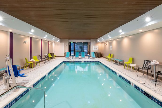 Imagen de la piscina del Hotel Home2 Suites Raynham/Taunton, MA. Foto 20