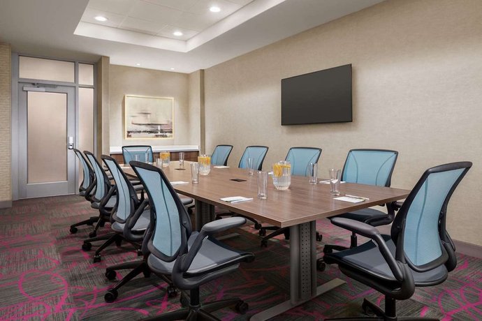 Imagen de los interiores del Hotel Home2 Suites Troy. Foto 18