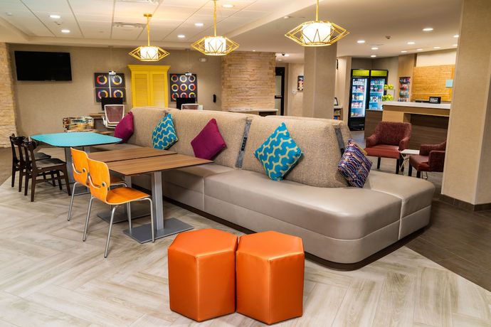 Imagen de los interiores del Hotel Home2 Suites by Hilton Bakersfield. Foto 18