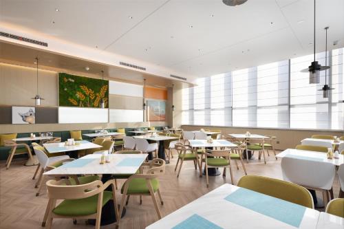Imagen del bar/restaurante del Hotel Home2 Suites by Hilton Beijing Shunyi. Foto 10