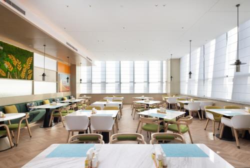 Imagen del bar/restaurante del Hotel Home2 Suites by Hilton Beijing Shunyi. Foto 11