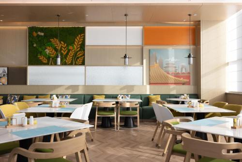 Imagen del bar/restaurante del Hotel Home2 Suites by Hilton Beijing Shunyi. Foto 13