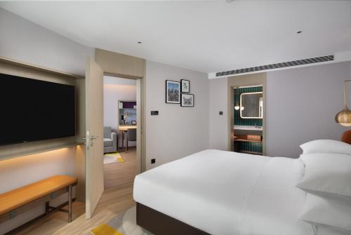 Imagen de la habitación del Hotel Home2 Suites by Hilton Beijing West Station. Foto 18