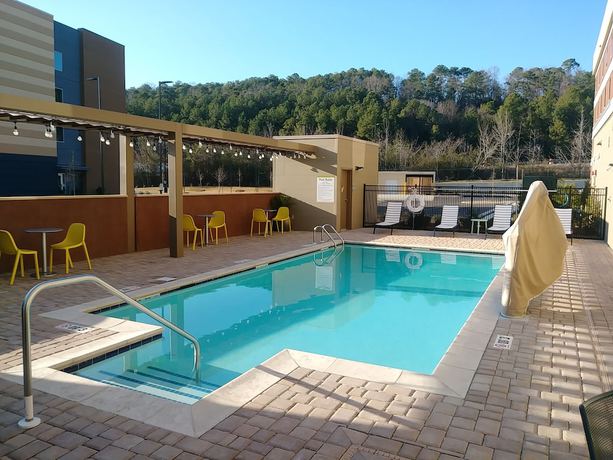 Imagen de la piscina del Hotel Home2 Suites by Hilton Birmingham Colonnade. Foto 20