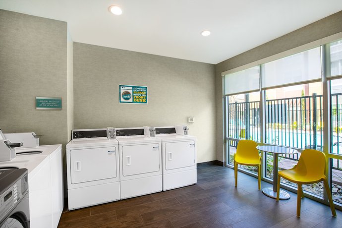 Imagen de los interiores del Hotel Home2 Suites by Hilton Carlsbad. Foto 18