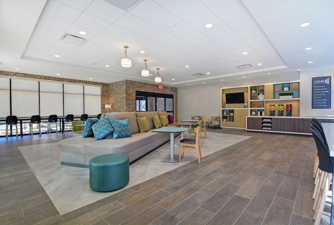 Imagen de los interiores del Hotel Home2 Suites by Hilton Charleston Daniel Island. Foto 14