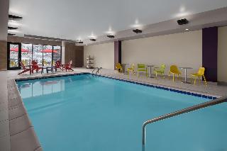Imagen de la piscina del Hotel Home2 Suites by Hilton Des Moines at Drake University. Foto 16