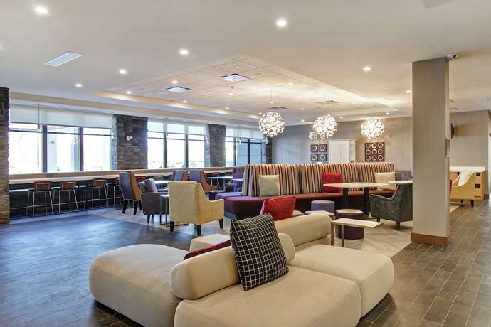 Imagen de los interiores del Hotel Home2 Suites by Hilton Edmonton South. Foto 14