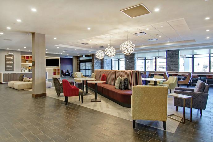 Imagen de los interiores del Hotel Home2 Suites by Hilton Edmonton South. Foto 16