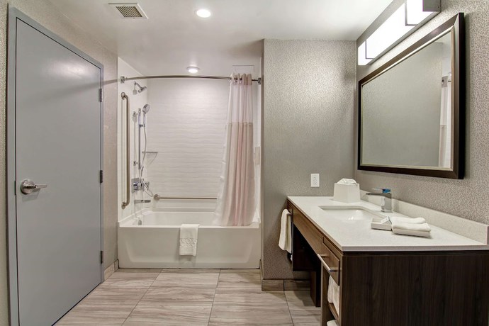 Imagen de la habitación del Hotel Home2 Suites by Hilton Edmonton South. Foto 8