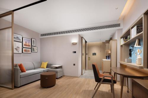 Imagen de la habitación del Hotel Home2 Suites by Hilton Guangzhou Baiyun Airport West. Foto 12