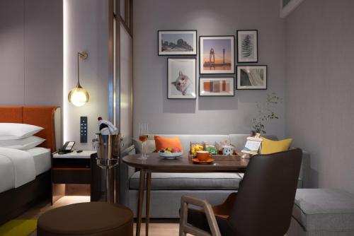 Imagen de la habitación del Hotel Home2 Suites by Hilton Guangzhou Baiyun Airport West. Foto 18