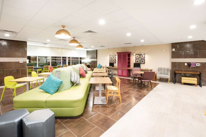 Imagen de los interiores del Hotel Home2 Suites by Hilton Houston IAH Airport Beltway 8. Foto 18