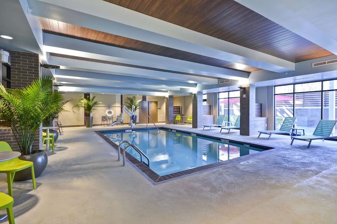 Imagen de la piscina del Hotel Home2 Suites by Hilton Kansas City KU Medical Center. Foto 19