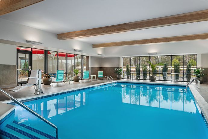 Imagen de la piscina del Hotel Home2 Suites by Hilton Long Island Brookhaven. Foto 20