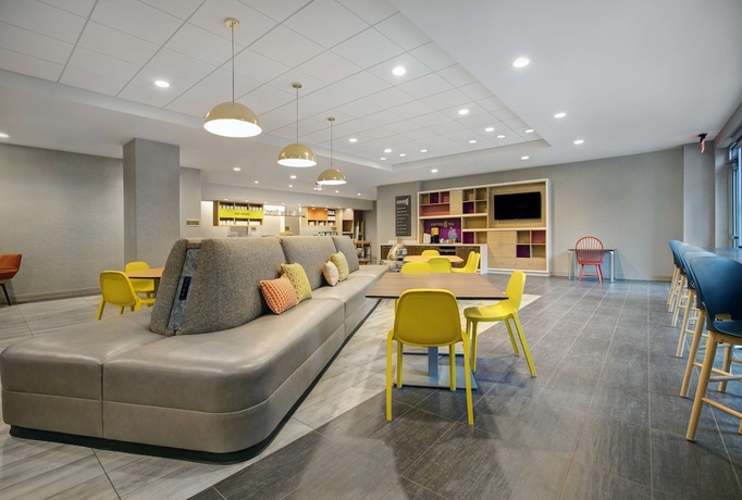 Imagen de los interiores del Hotel Home2 Suites by Hilton Milwaukee Downtown. Foto 17