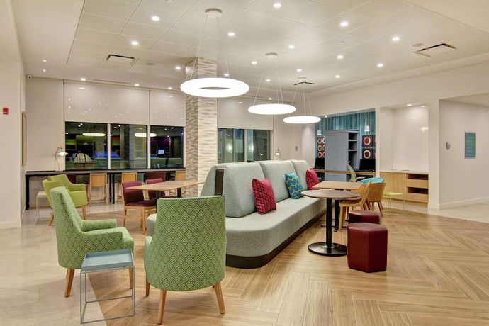 Imagen de los interiores del Hotel Home2 Suites by Hilton Montreal Dorval. Foto 16