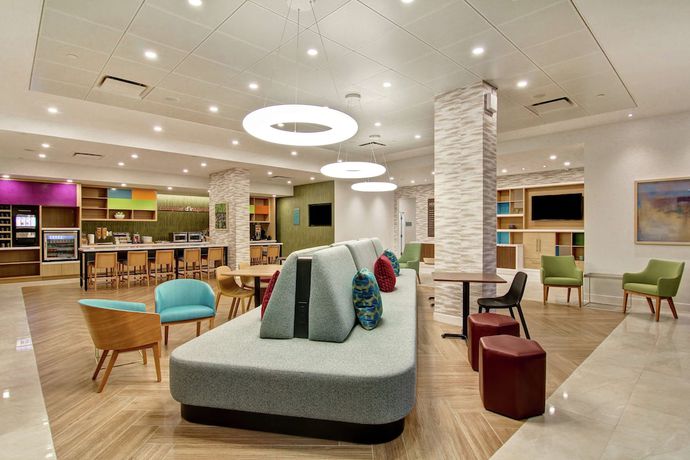 Imagen de los interiores del Hotel Home2 Suites by Hilton Montreal Dorval. Foto 17