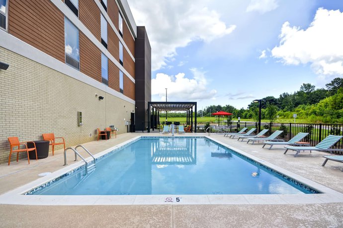 Imagen de la piscina del Hotel Home2 Suites by Hilton Opelika Auburn. Foto 20