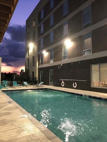 Imagen de la piscina del Hotel Home2 Suites by Hilton Orlando South Park. Foto 19
