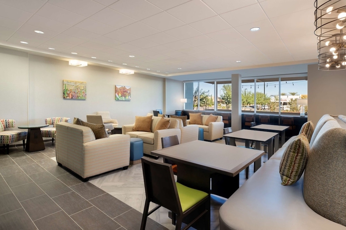 Imagen de los interiores del Hotel Home2 Suites by Hilton Phoenix Avondale. Foto 18