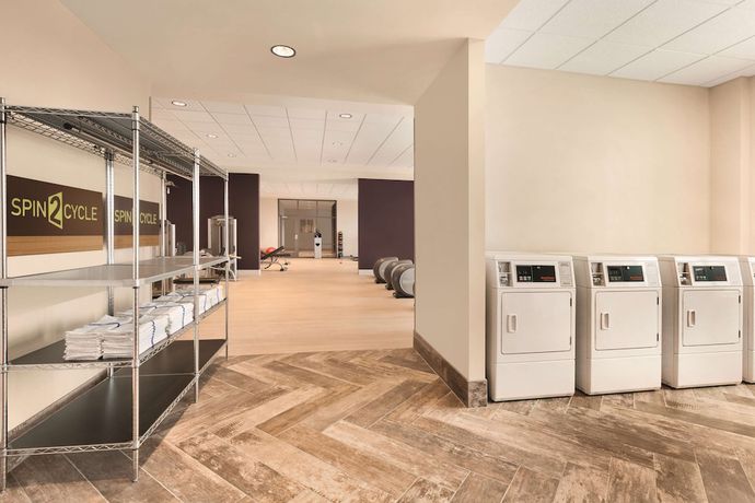 Imagen de los interiores del Hotel Home2 Suites by Hilton Phoenix Tempe, University Research Park. Foto 15