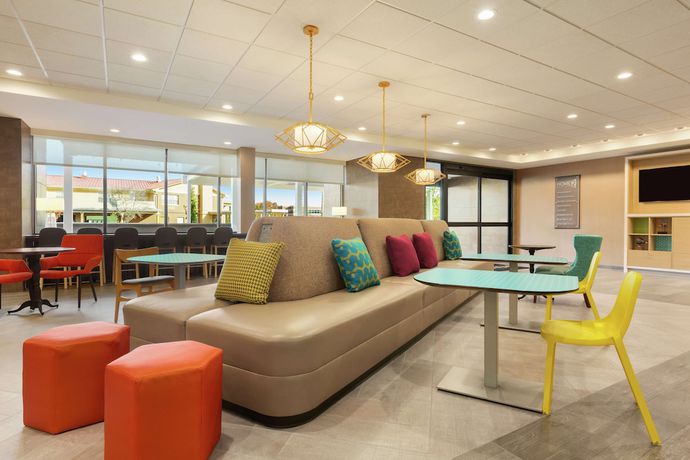 Imagen de los interiores del Hotel Home2 Suites by Hilton Portland Airport OR. Foto 18
