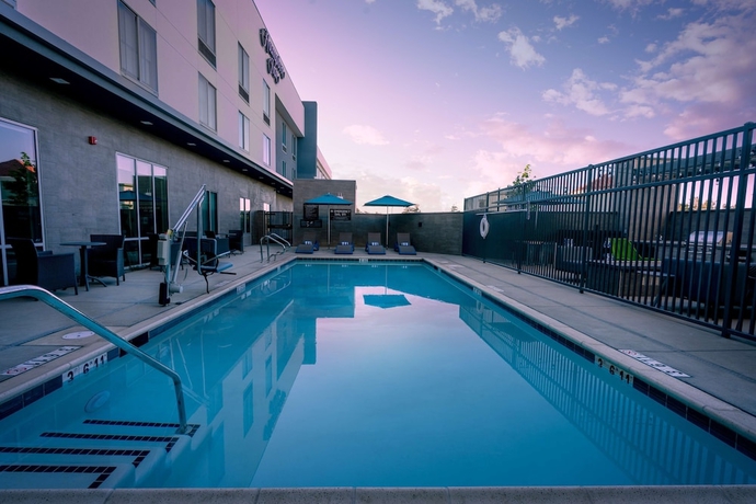 Imagen de la piscina del Hotel Home2 Suites by Hilton Riverside March Air Force Base. Foto 19