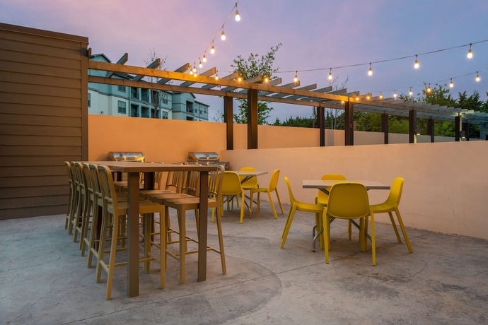 Imagen del bar/restaurante del Hotel Home2 Suites by Hilton Rowlett Rockwall Marina. Foto 4