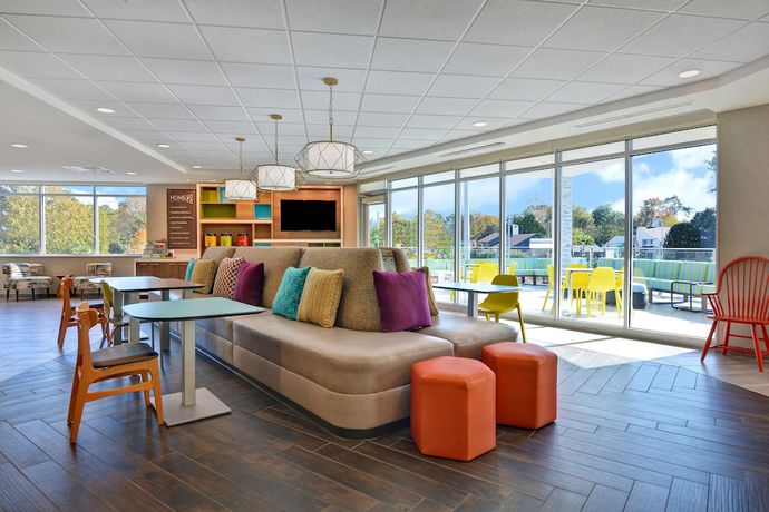 Imagen de los interiores del Hotel Home2 Suites by Hilton Savannah Midtown, GA. Foto 18