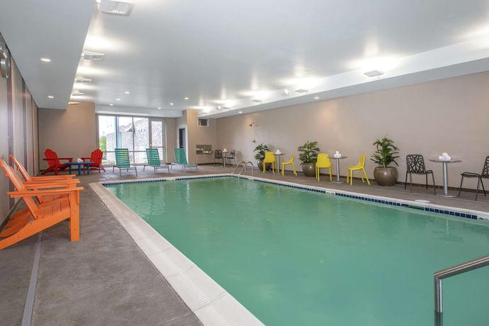 Imagen de la piscina del Hotel Home2 Suites by Hilton Smithfield Providence. Foto 20