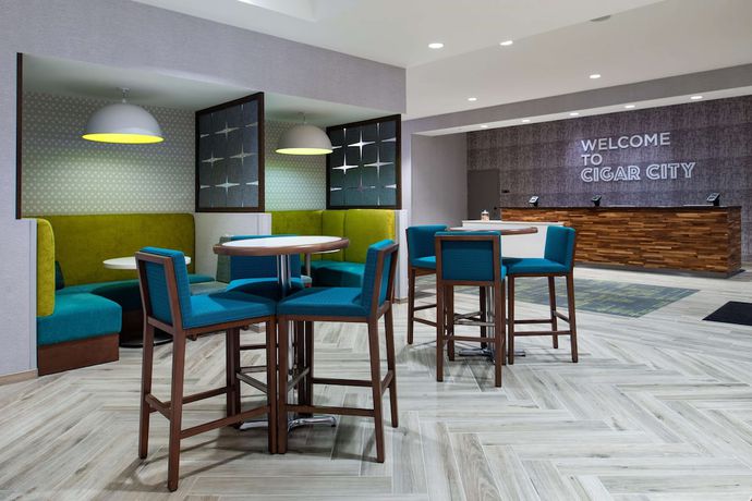 Imagen de los interiores del Hotel Home2 Suites by Hilton Tampa Downtown Channel District. Foto 16