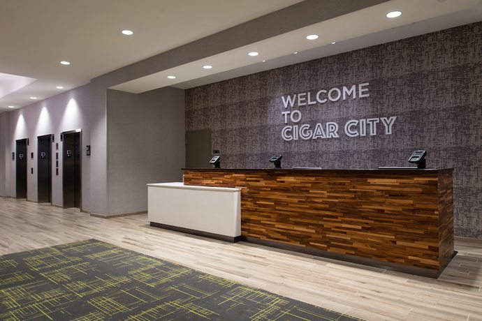 Imagen de los interiores del Hotel Home2 Suites by Hilton Tampa Downtown Channel District. Foto 20