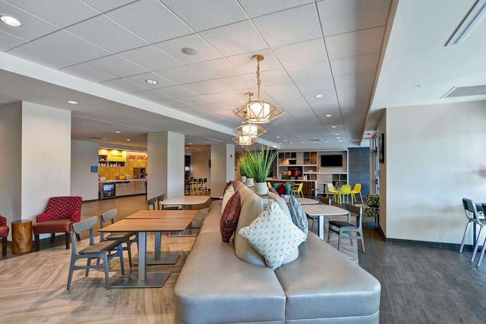 Imagen de los interiores del Hotel Home2 Suites by Hilton Tampa USF Near Busch Gardens. Foto 16