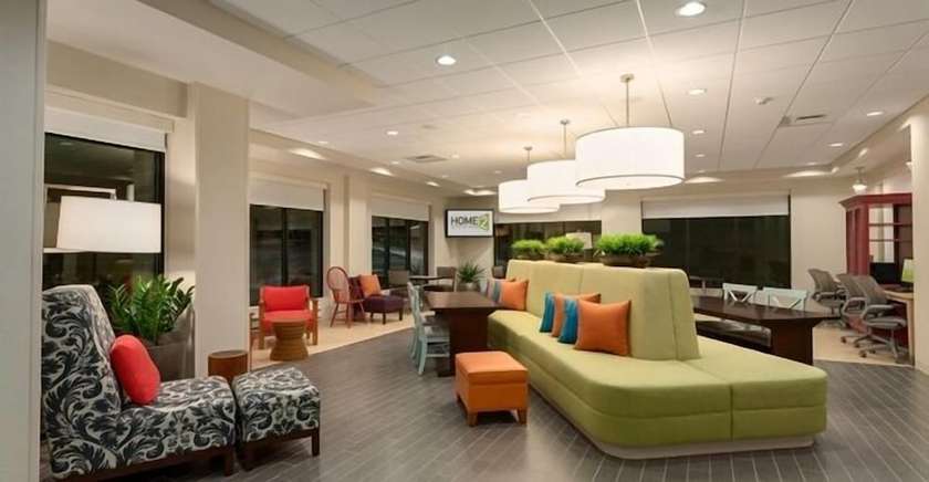 Imagen del bar/restaurante del Hotel Home2suites By Hilton Edmond. Foto 3