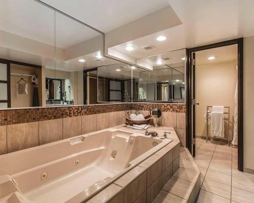 Imagen general del Hotel HomeStay Inn & Suites. Foto 2