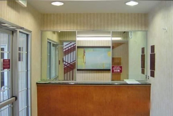 Imagen de los interiores del Hotel HomeTown Inn and Suites. Foto 15