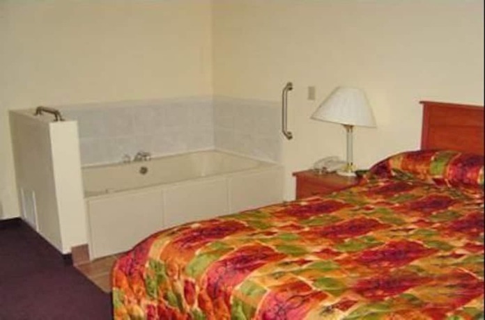 Imagen de la habitación del Hotel HomeTown Inn and Suites. Foto 7