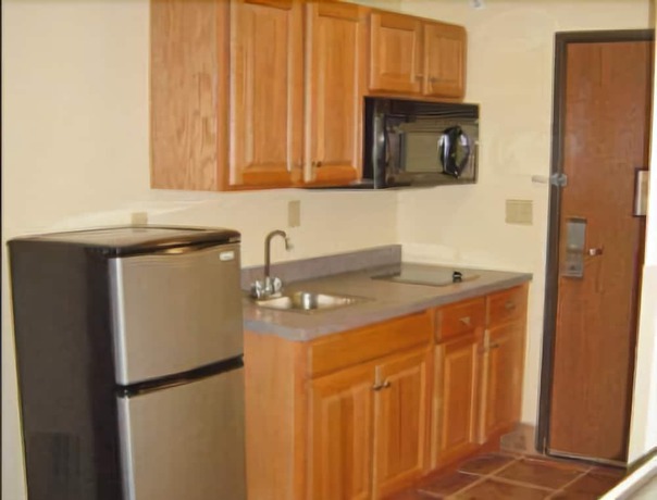 Imagen de la habitación del Hotel HomeTown Inn and Suites. Foto 9