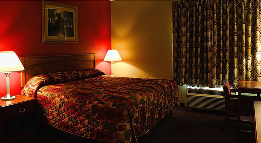 Imagen de la habitación del Hotel HomeTown Inn and Suites. Foto 13