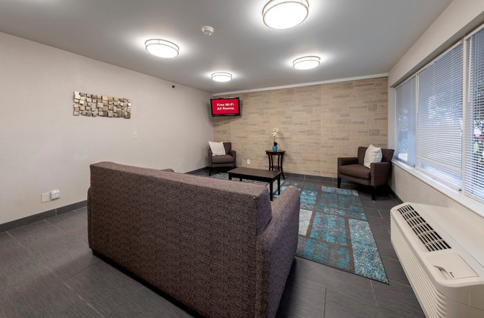 Imagen de los interiores del Hotel HomeTown Inn by Red Roof East Syracuse. Foto 14
